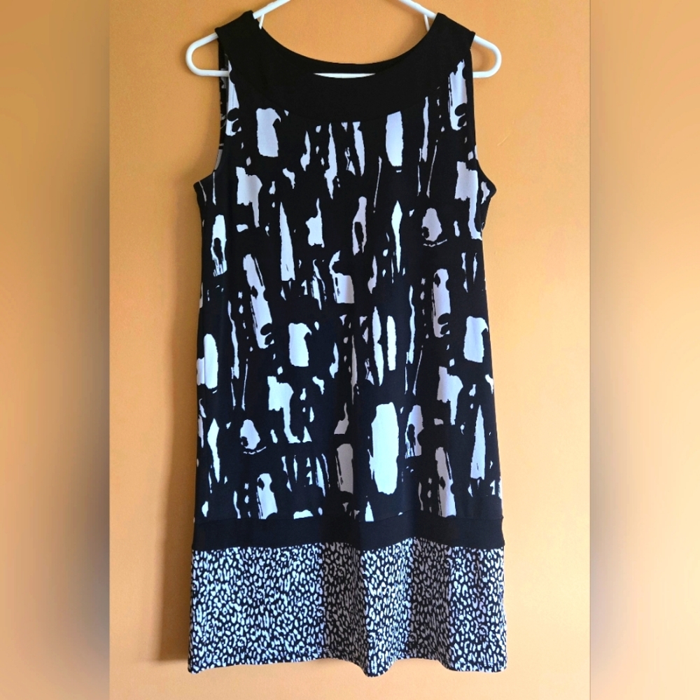 Dana Buchman Abstract Print Dress PTP=18"